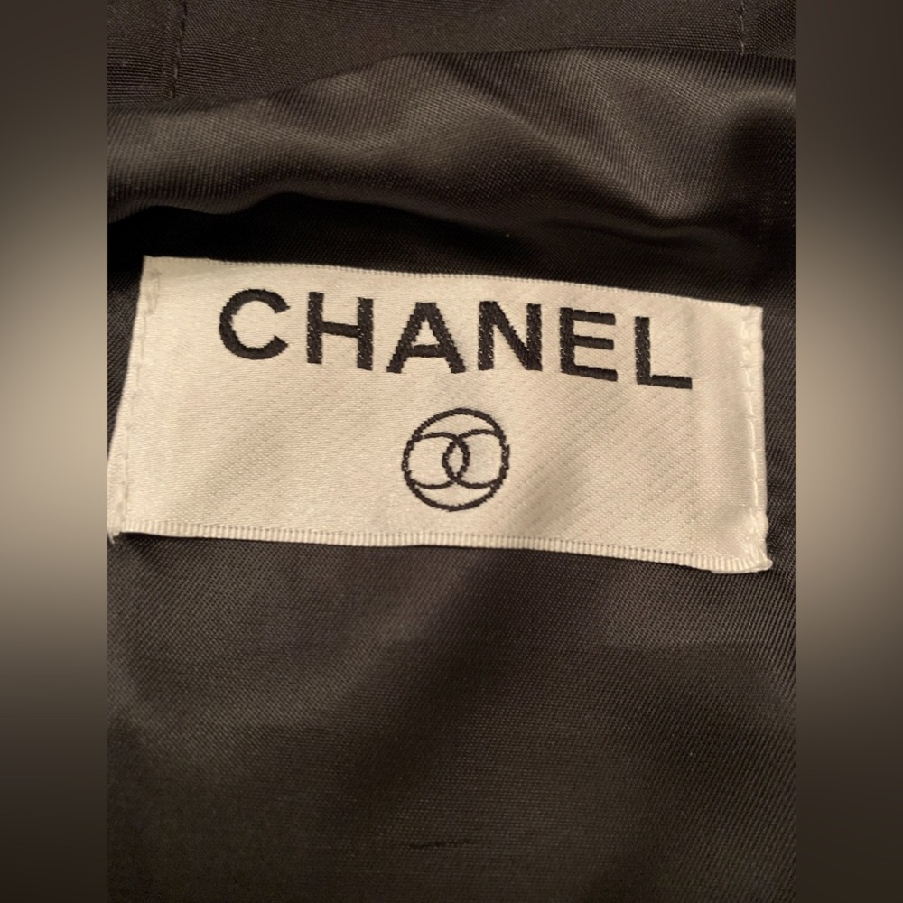 Chanel Women's Black Jacket Oversized - Picture 7 of 16